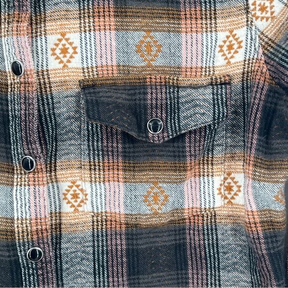 Shyanne Flannel  - Picture 3 of 8